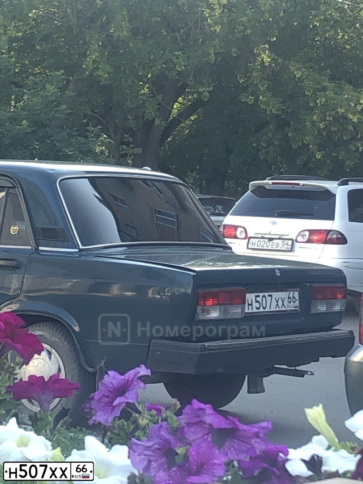 Фото автомобиля LADA 2107, 2002 — госномер Н883ЕМ190. Цвет: СИНЕ-ЗЕЛЕНЫЙ