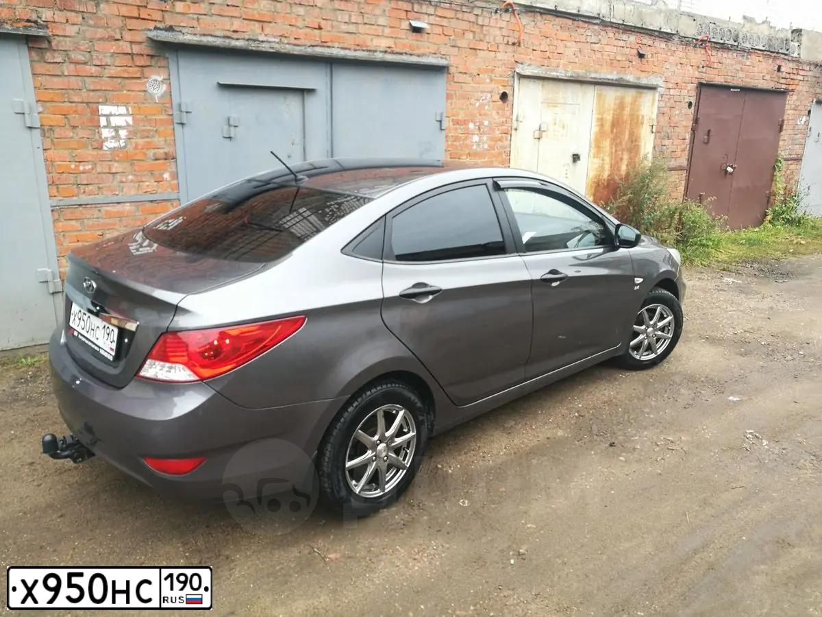 Фото автомобиля HYUNDAI SOLARIS, 2011 — госномер Х950НС190. Цвет: ЧЕРНО-СЕРЫЙ