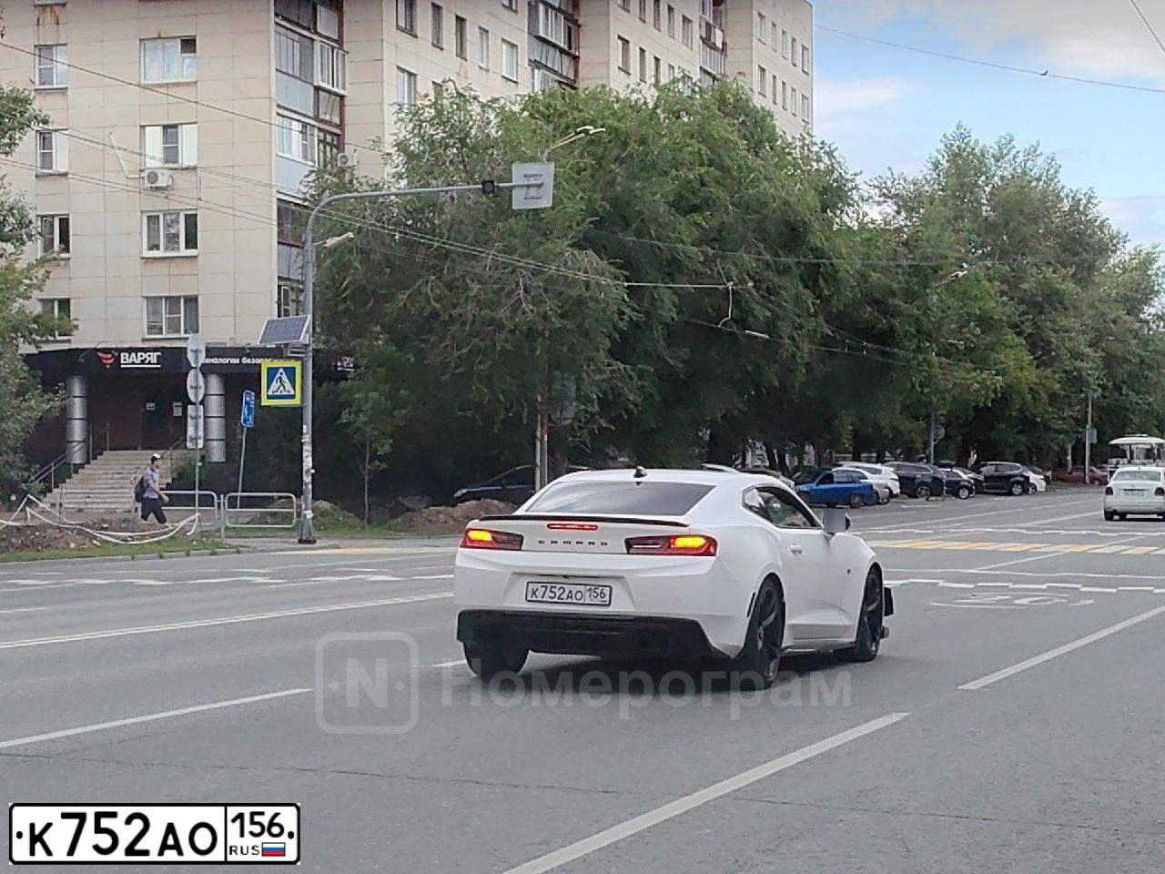 Фото автомобиля CHEVROLET CAMARO, 2016 — госномер К752АО156. Цвет: Белый