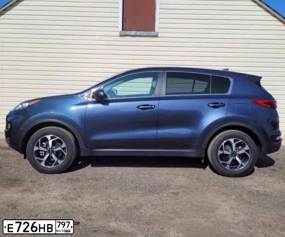 Фото автомобиля KIA SPORTAGE, 2019 — госномер Е726НВ797. Цвет: синий