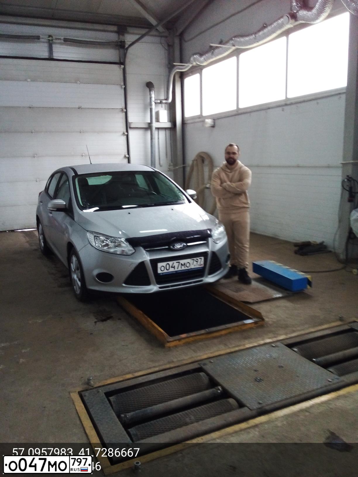 Фото автомобиля FORD FOCUS, 2013 — госномер В396РС37. Цвет: СЕРЕБРИСТЫЙ