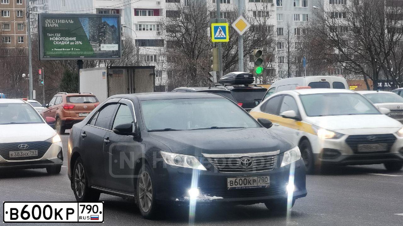 Фото автомобиля TOYOTA CAMRY, 2012 — госномер В600КР790. Цвет: ЧЕРНЫЙ