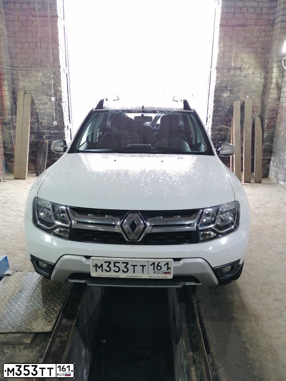 Фото автомобиля RENAULT DUSTER, 2018 — госномер М732КО126. Цвет: Белый