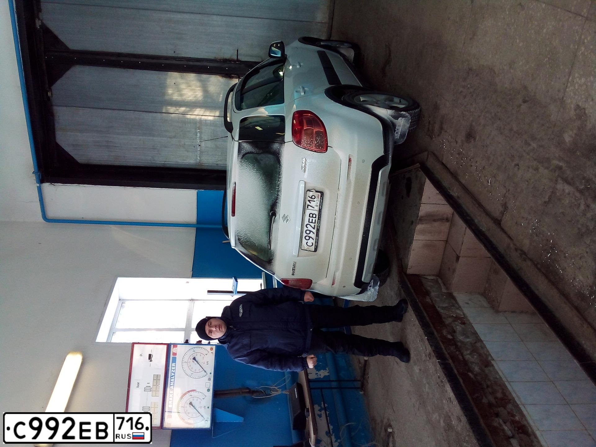 Фото автомобиля SUZUKI SX 4, 2012 — госномер С992ЕВ716. Цвет: Белый