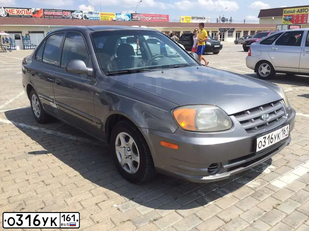 Фото автомобиля HYUNDAI ACCENT, 2003 — госномер М454УЕ93. Цвет: БЕЛЫЙ
