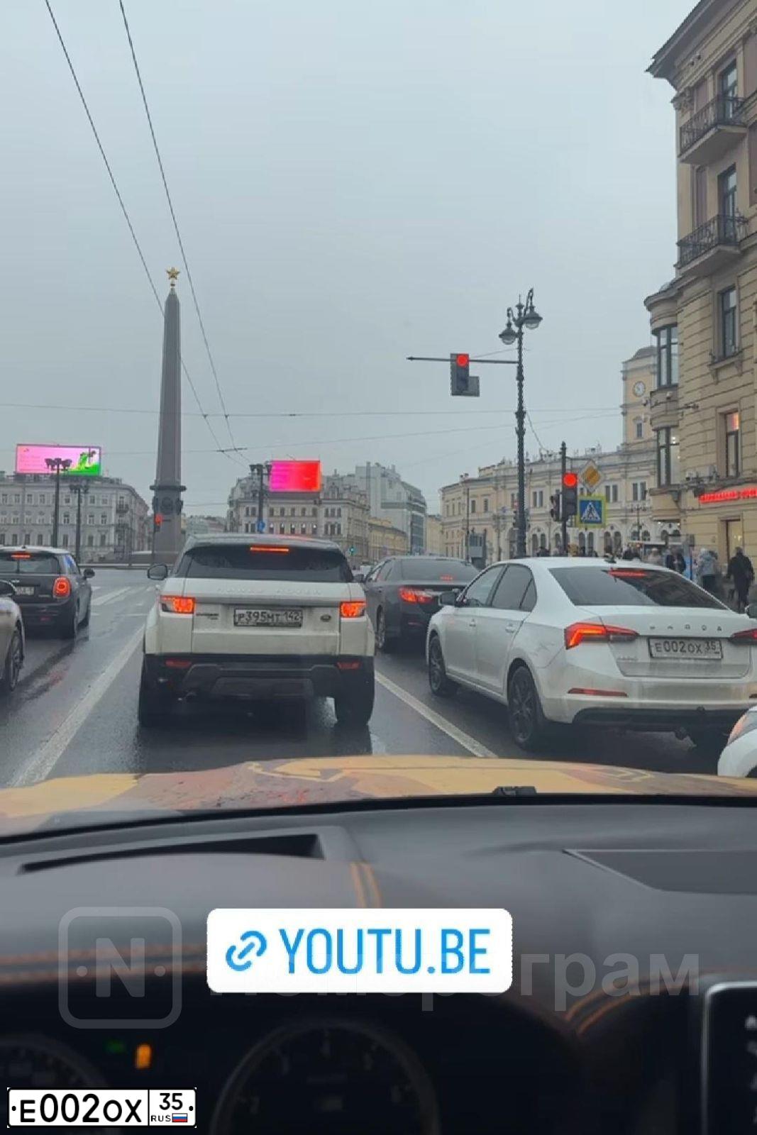 Фото автомобиля ШКОДА РАПИД, 2018 — госномер М987НВ35. Цвет: Белый