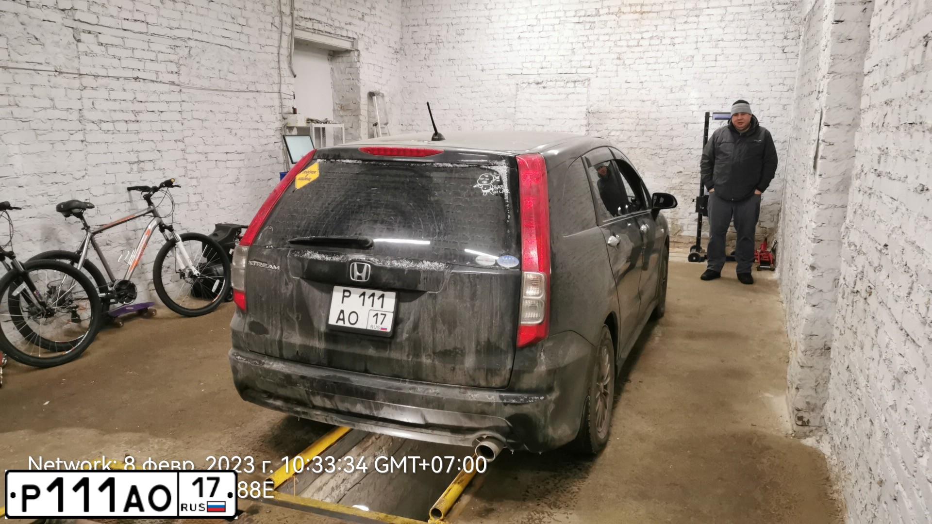 Фото автомобиля LEXUS NX200T, 2015 — госномер О704РМ124. Цвет: Темно-синий