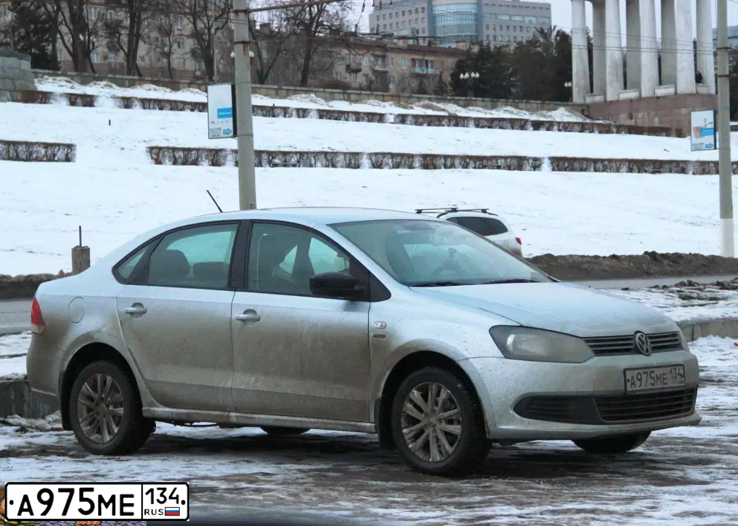 Фото автомобиля VOLKSWAGEN POLO, 2013 — госномер А975МЕ134. Цвет: СЕРЕБРИСТЫЙ