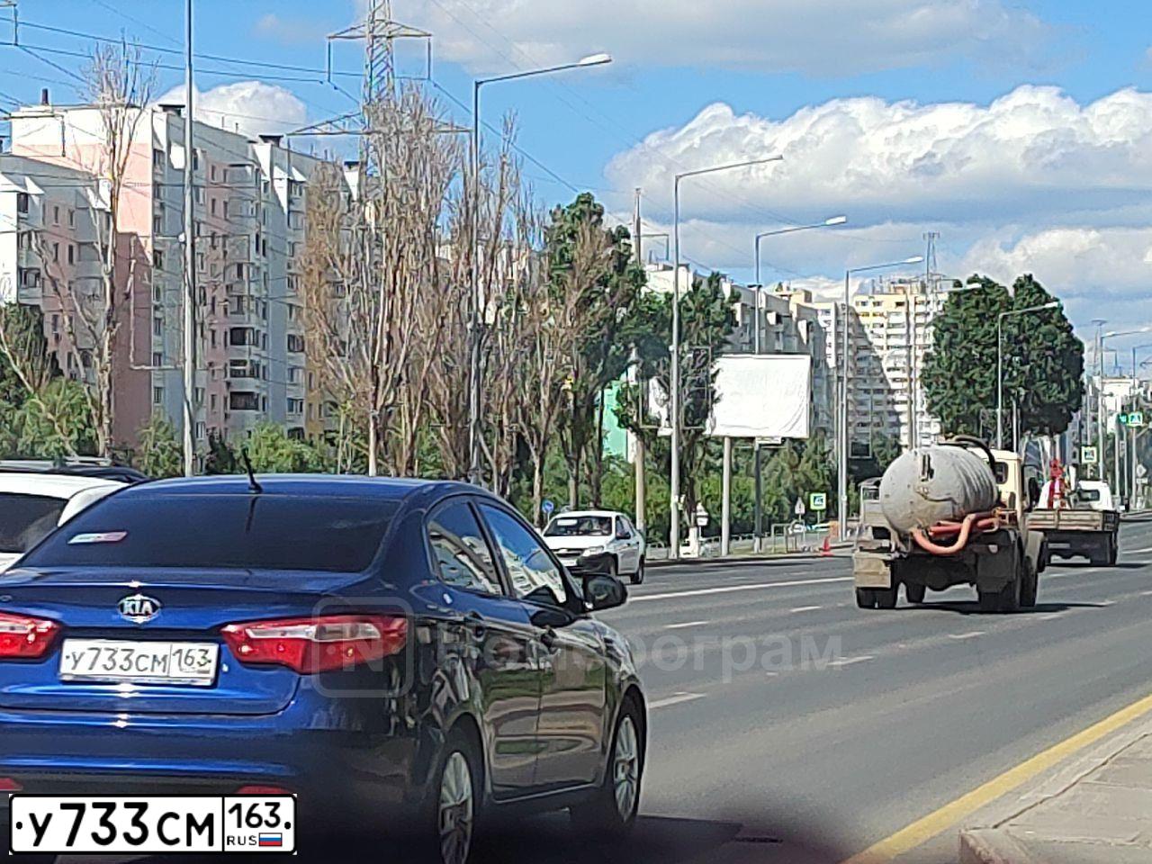 Фото автомобиля KIA RIO, 2015 — госномер У733СМ163. Цвет: СИНИЙ