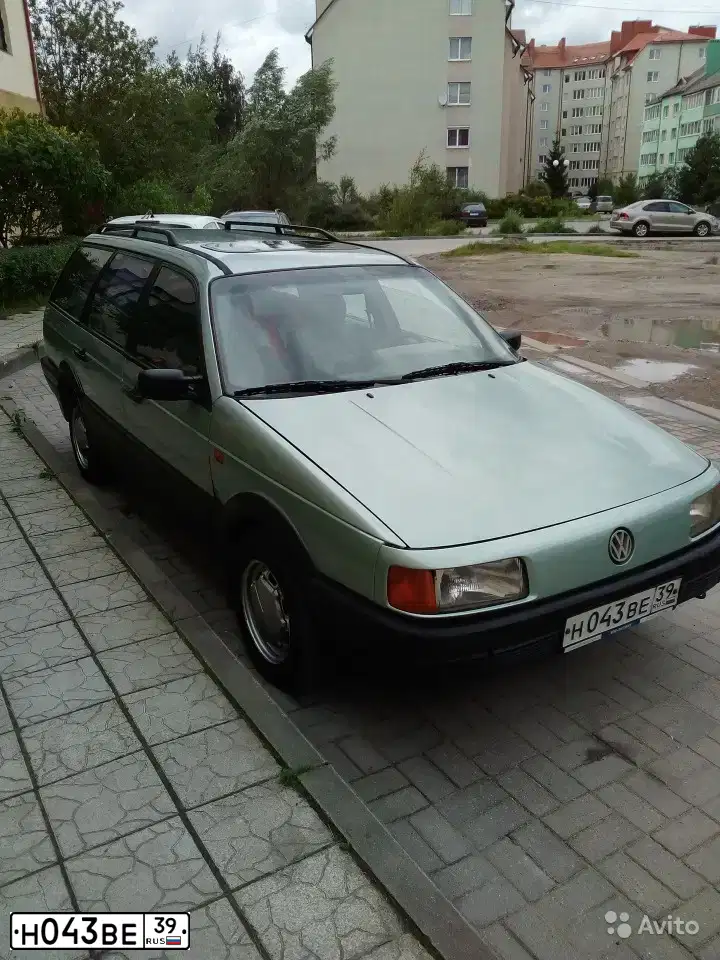 Фото автомобиля VOLKSWAGEN PASSAT, 1990 — госномер С950ТН39. Цвет: ЗЕЛЕНЫЙ
