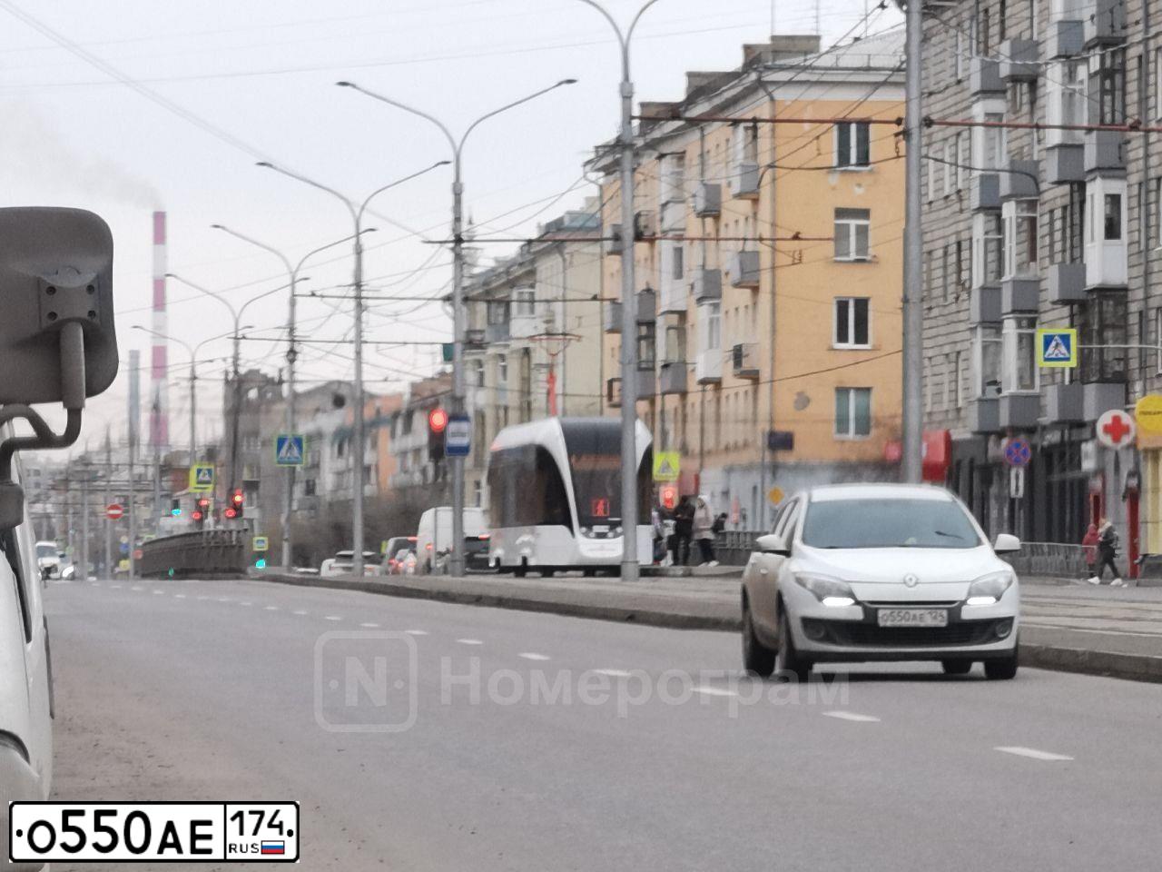 Фото автомобиля VOLKSWAGEN TOUAREG, 2003 — госномер Н263СЕ702. Цвет: БЕЛЫЙ (СЕРЫЙ)