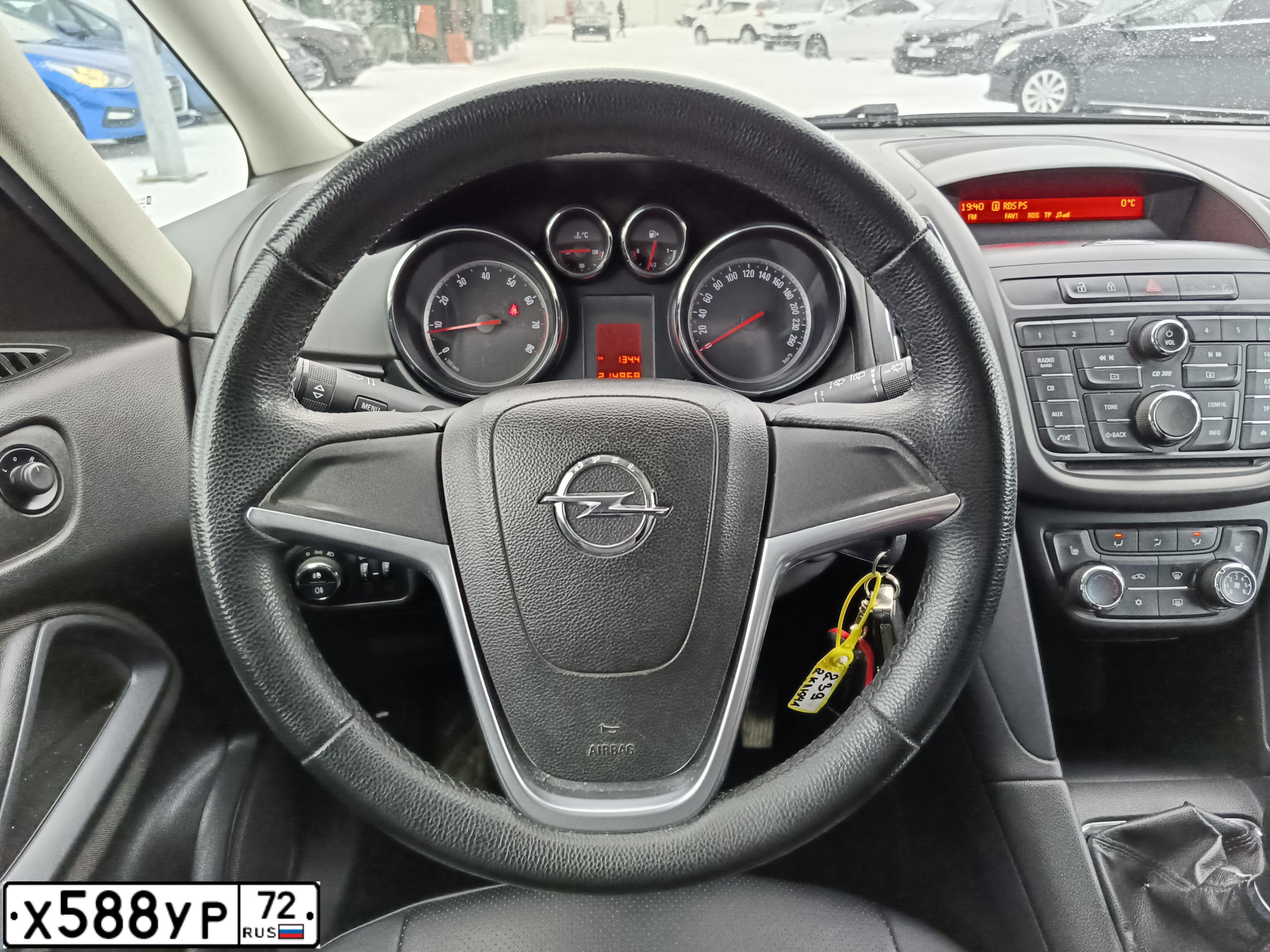 Фото автомобиля OPEL ZAFIRA, 2012 — госномер Х588УР72. Цвет: ТЕМНО-КОРИЧНЕВЫЙ