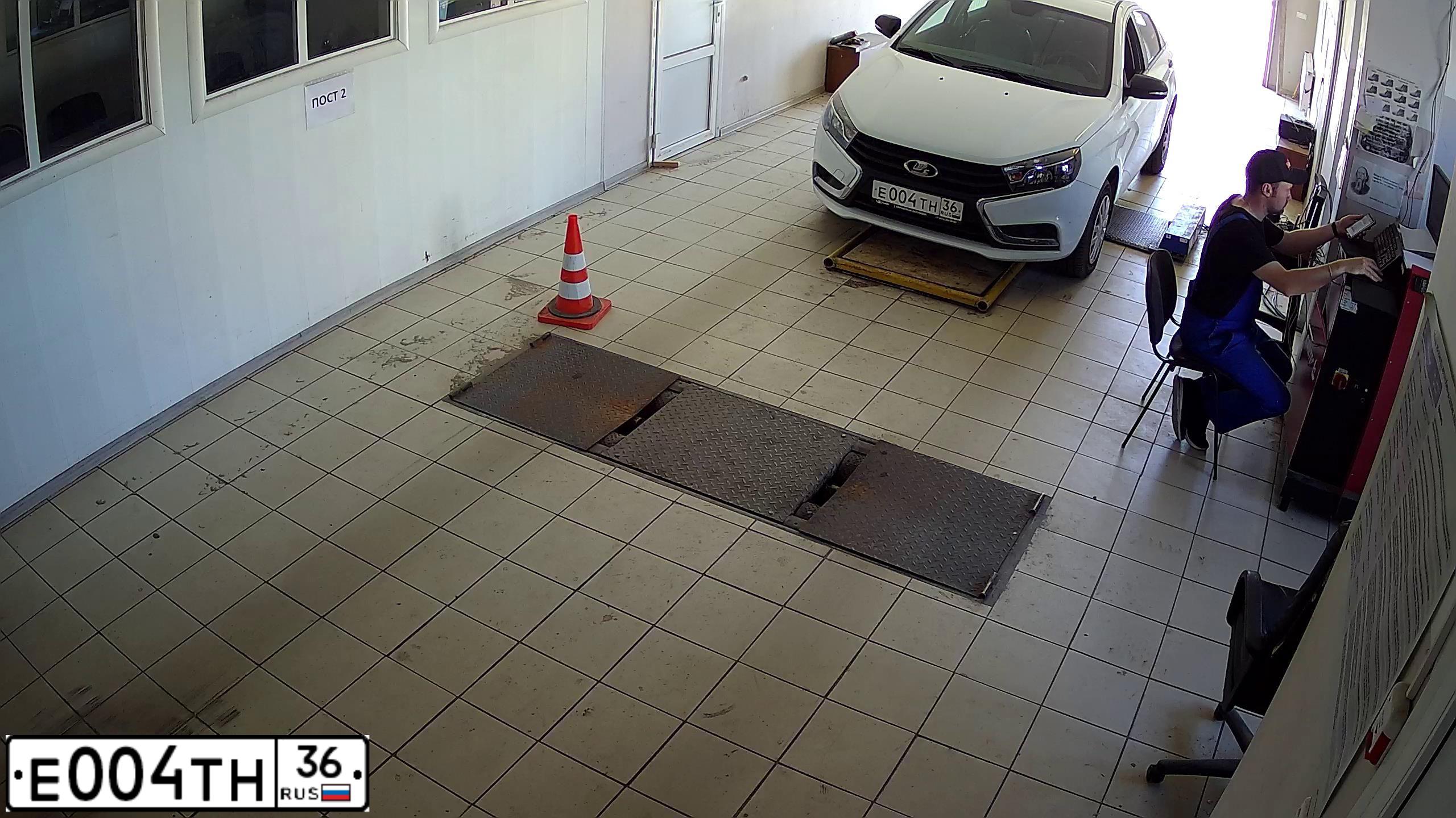 Фото автомобиля CHEVROLET CRUZE, 2009 — госномер К008СР36. Цвет: Красный
