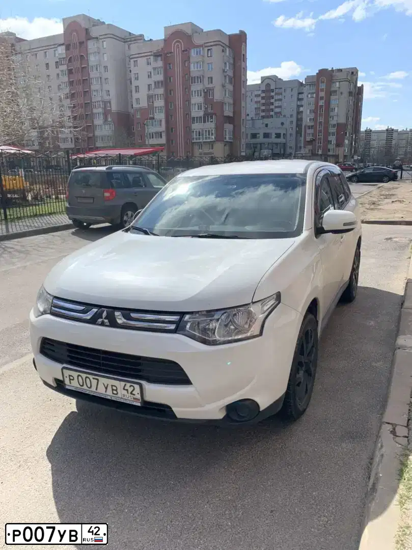 Фото автомобиля MITSUBISHI OUTLANDER, 2013 — госномер Р007УВ42. Цвет: Белый