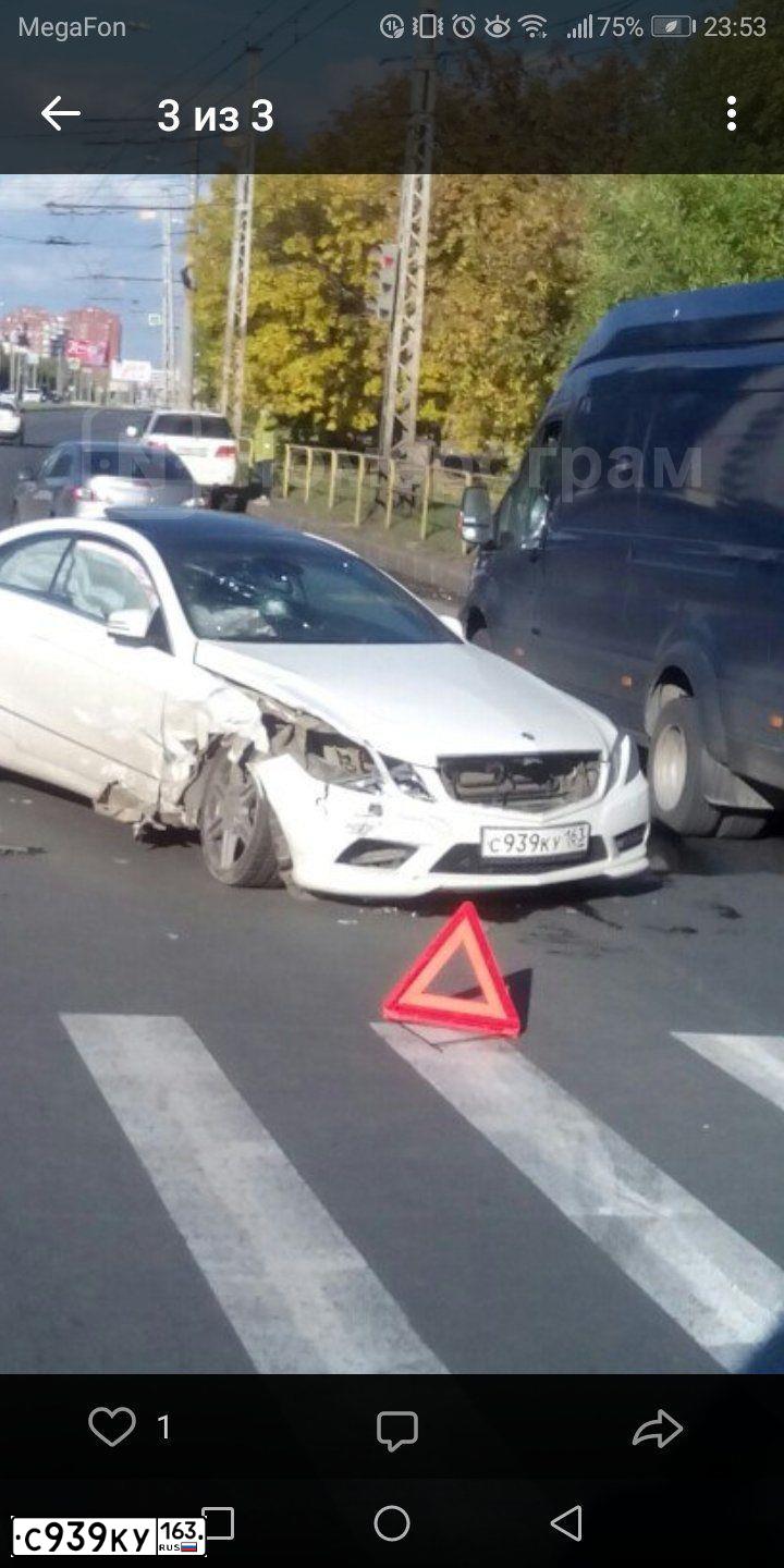Фото автомобиля MERCEDES E-KLASSE, 2013 — госномер Р644ОО799. Цвет: Белый