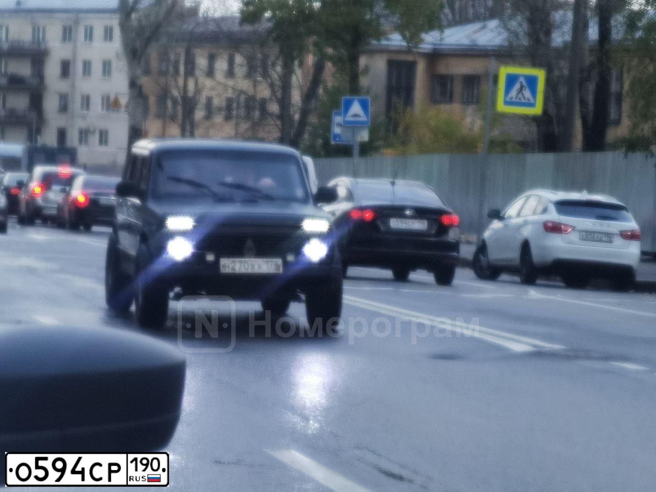 Фото автомобиля BMW SERIE 5, 2001 — госномер В100РН190. Цвет: БЕЛЫЙ
