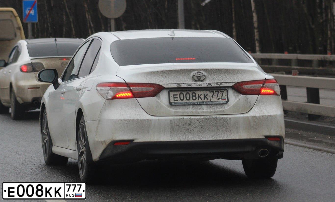 Фото автомобиля TOYOTA CAMRY, 2021 — госномер Н167СС797. Цвет: Белый