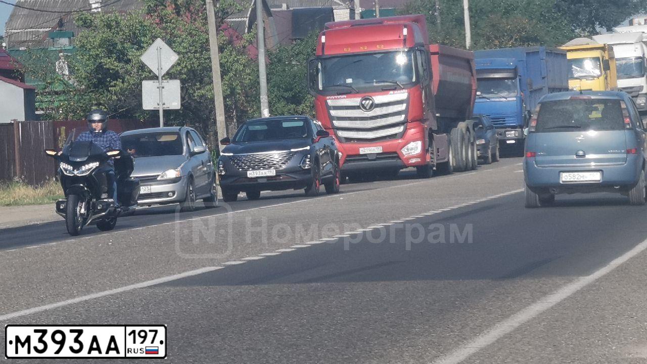 Фото автомобиля MERCEDES SL-KLASSE, 2002 — госномер О564ОО97. Цвет: СЕРЫЙ