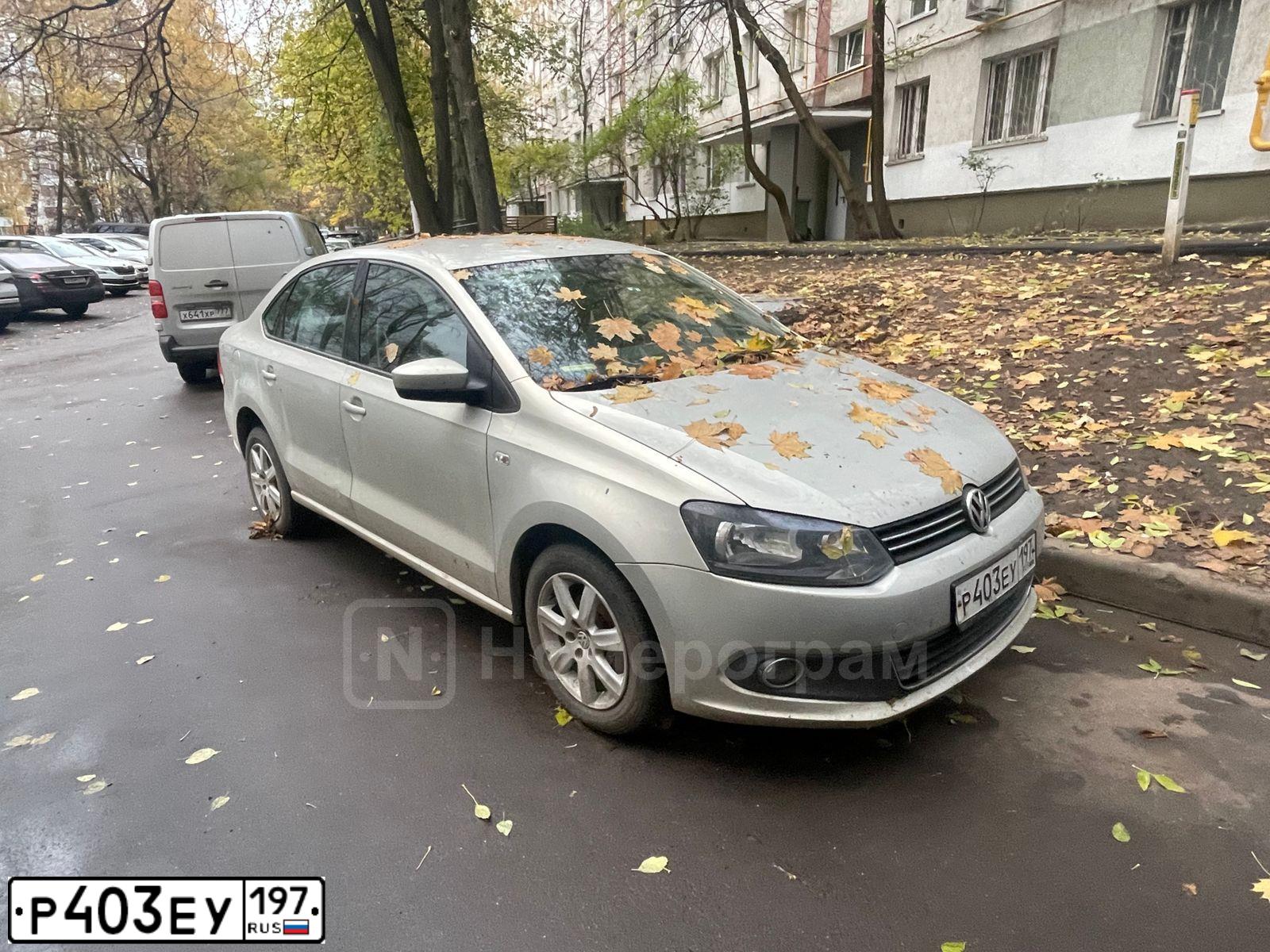 Фото автомобиля VOLKSWAGEN POLO, 2010 — госномер Р400ЕУ197. Цвет: СЕРЫЙ
