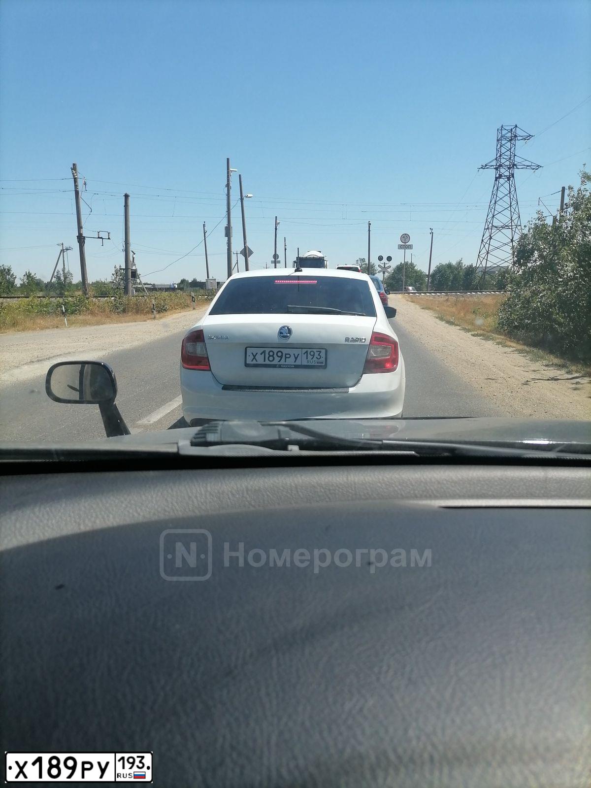 Фото автомобиля SKODA RAPID, 2017 — госномер Х189РУ193. Цвет: Белый