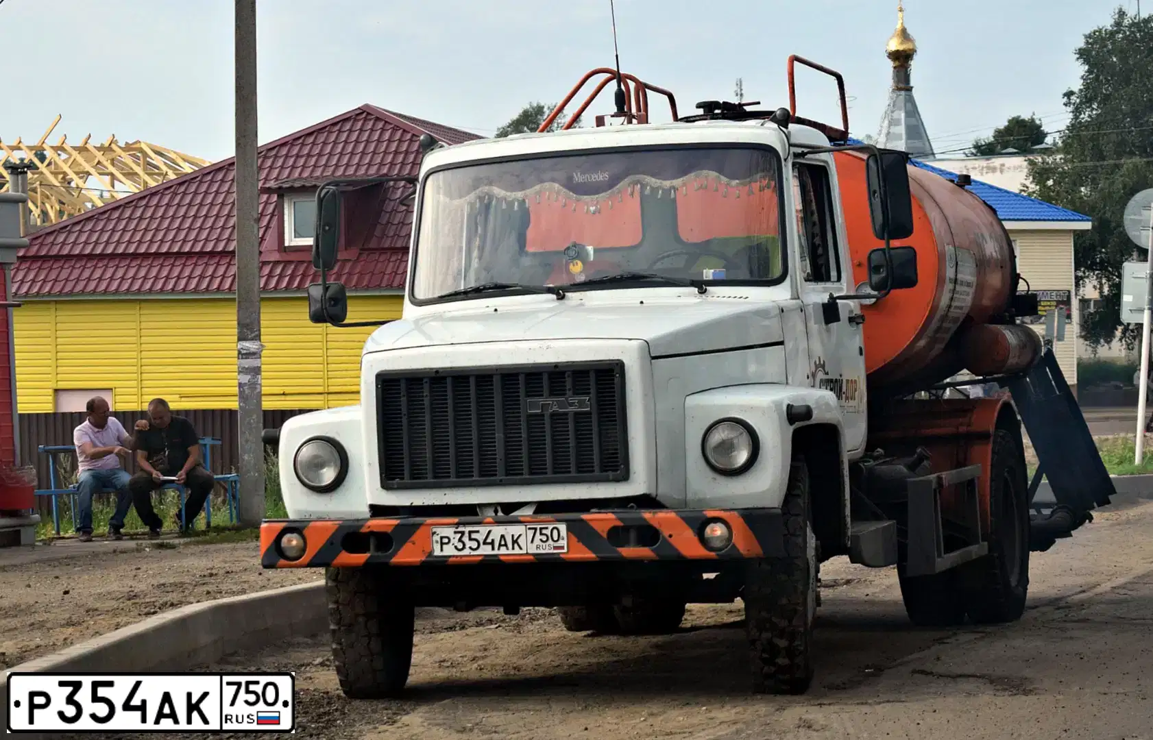 Фото автомобиля GAZ 3309, 2014 — госномер Р427ЕО761. Цвет: Оранжевый