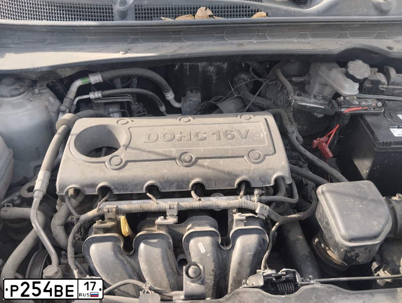 Фото автомобиля KIA SPORTAGE, 2011 — госномер Е222СЕ54. Цвет: Серебристый