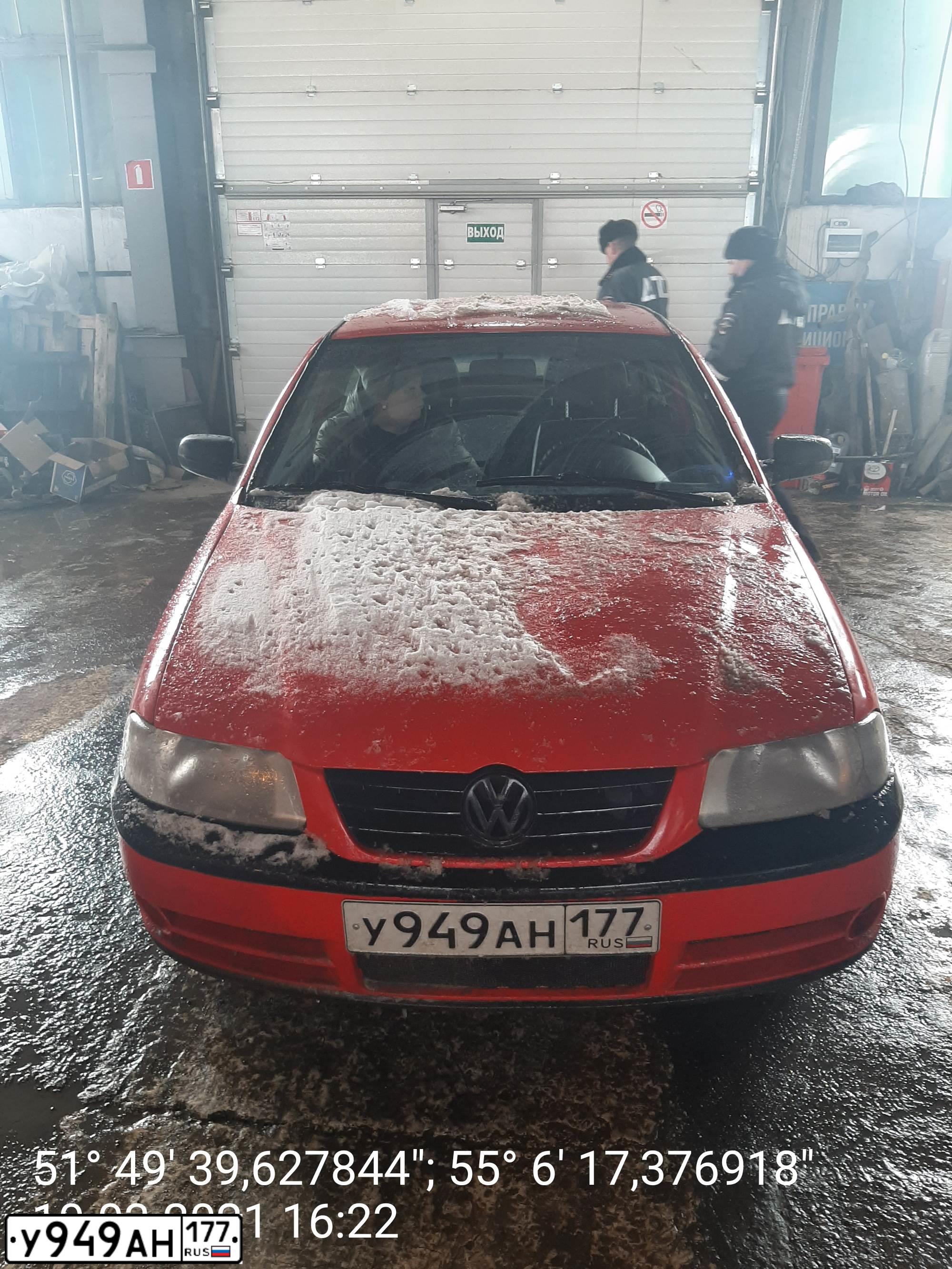 Фото автомобиля VOLKSWAGEN POINTER, 2005 — госномер О991СЕ46. Цвет: Красный