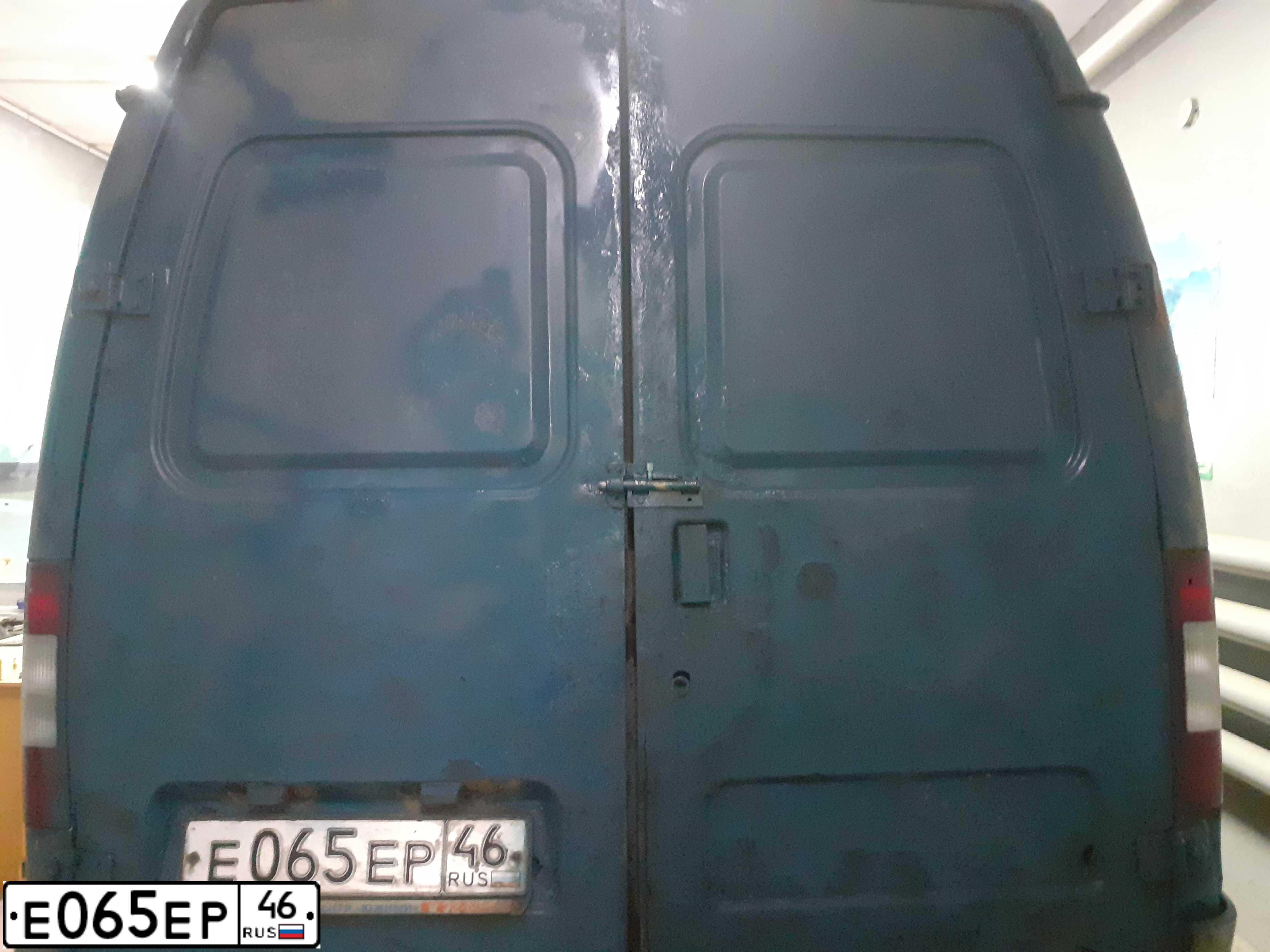 Фото автомобиля GAZ 2705 EL, 2005 — госномер Е065ЕР46. Цвет: БАЛТИКА