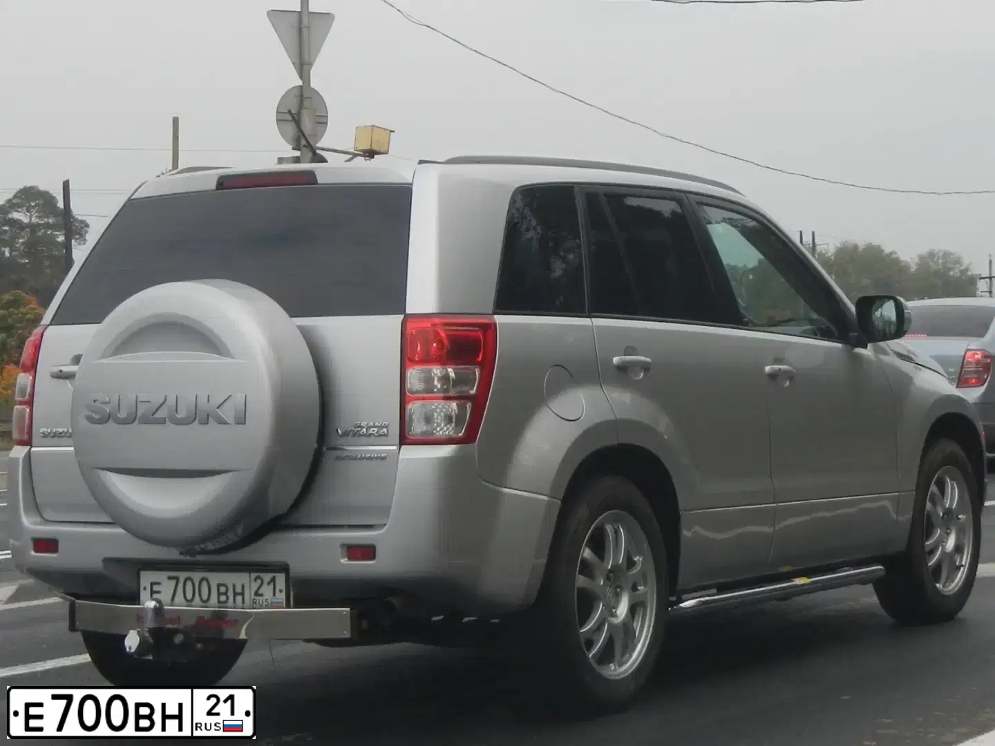 Фото автомобиля SUZUKI /GRAND/ VITARA, 2011 — госномер Е700ВН21. Цвет: СЕРЕБРИСТЫЙ
