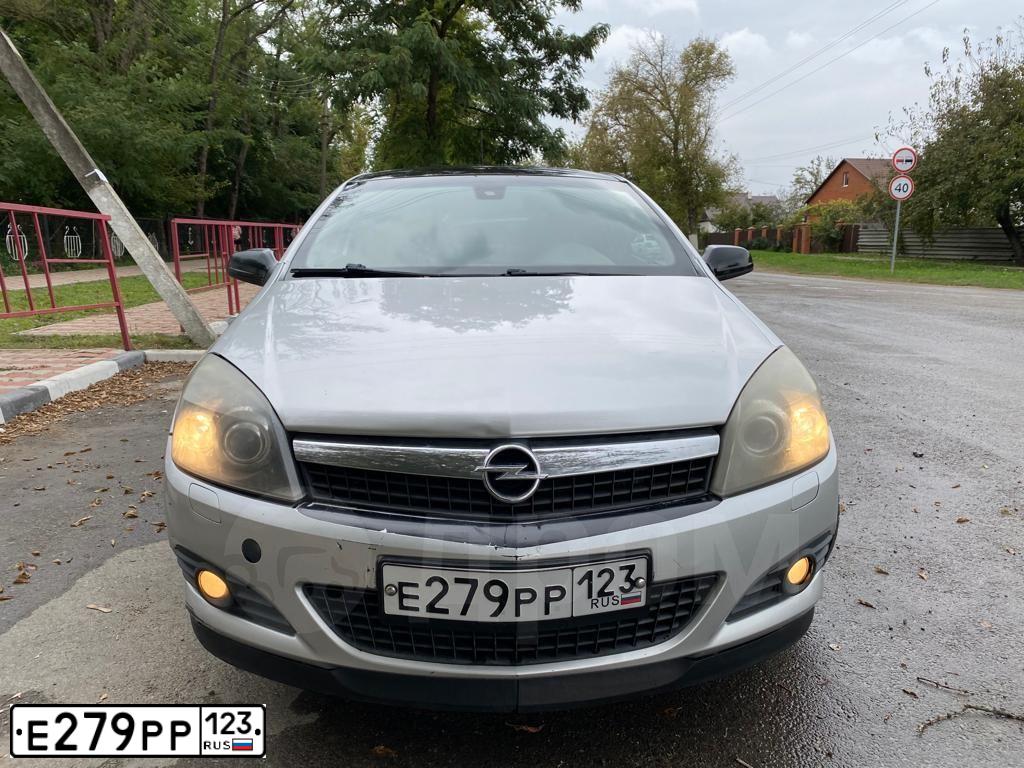 Фото автомобиля OPEL ASTRA, 2008 — госномер Е279РР123. Цвет: СЕРЕБРИСТЫЙ