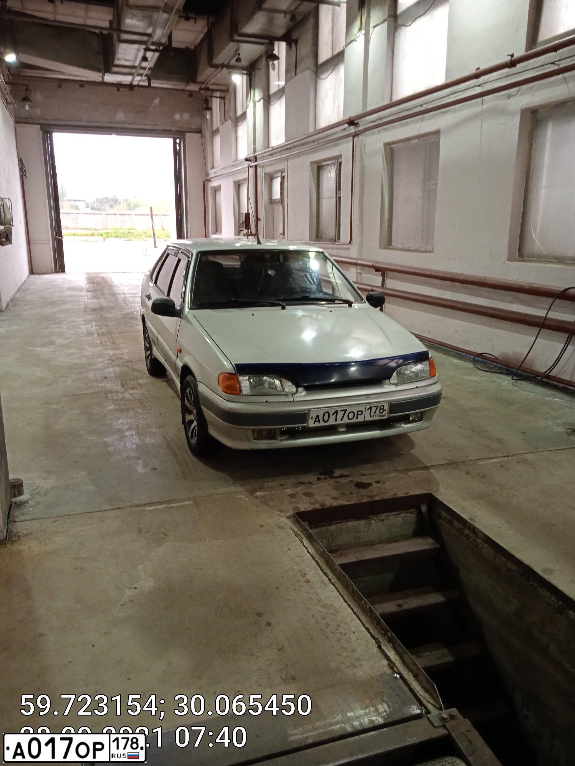 Фото автомобиля LADA 2115 SAMARA, 2005 — госномер А017ОР178. Цвет: МОЛОЧНО-БЕЛЫЙ СЕРЕБРИСТЫЙ