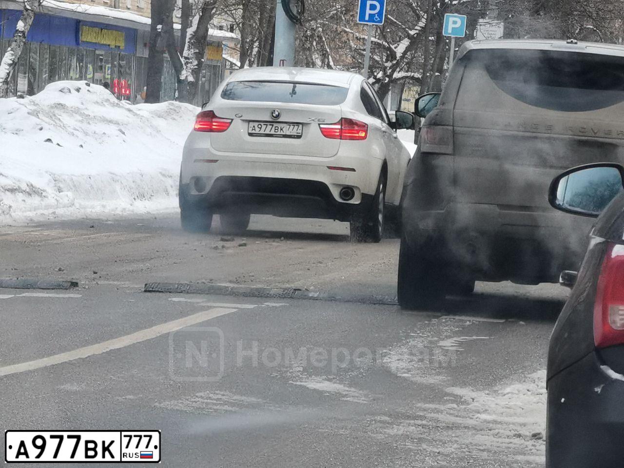 Фото автомобиля BMW X6, 2013 — госномер А977ВК777. Цвет: БЕЛЫЙ