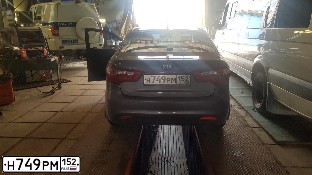 Фото автомобиля KIA RIO, 2014 — госномер Н749РМ152. Цвет: ТЕМНО-СЕРЫЙ
