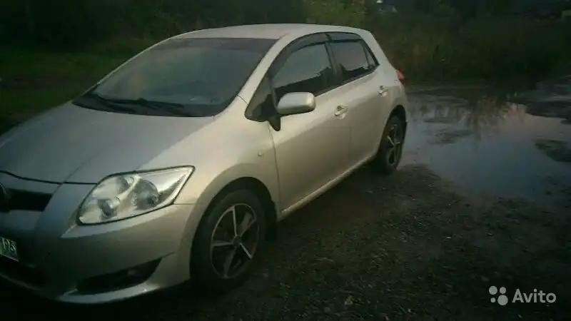 Фото автомобиля TOYOTA AURIS, 2008 — госномер Е665СХ196. Цвет: СЕРЫЙ