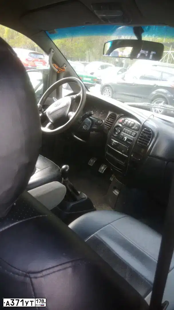 Фото автомобиля HYUNDAI H 1/H 100/STAREX, 1999 — госномер В619АМ193. Цвет: Серебристый