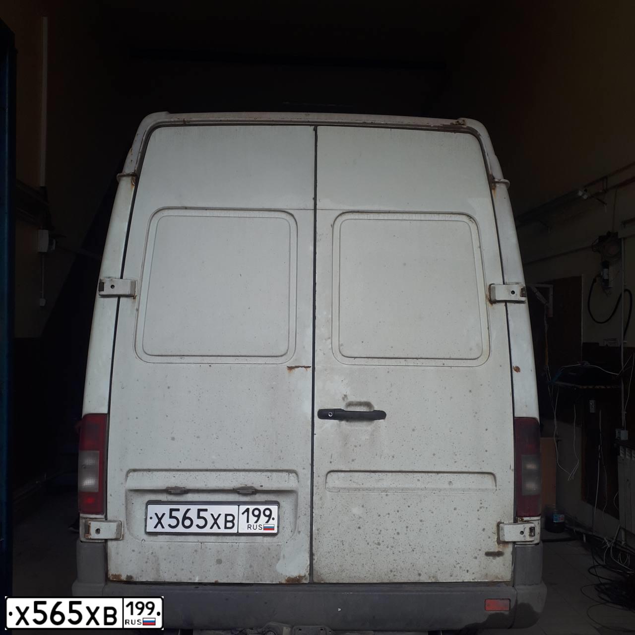 Фото автомобиля MERCEDES SPRINTER, 2004 — госномер Х565ХВ199. Цвет: Белый