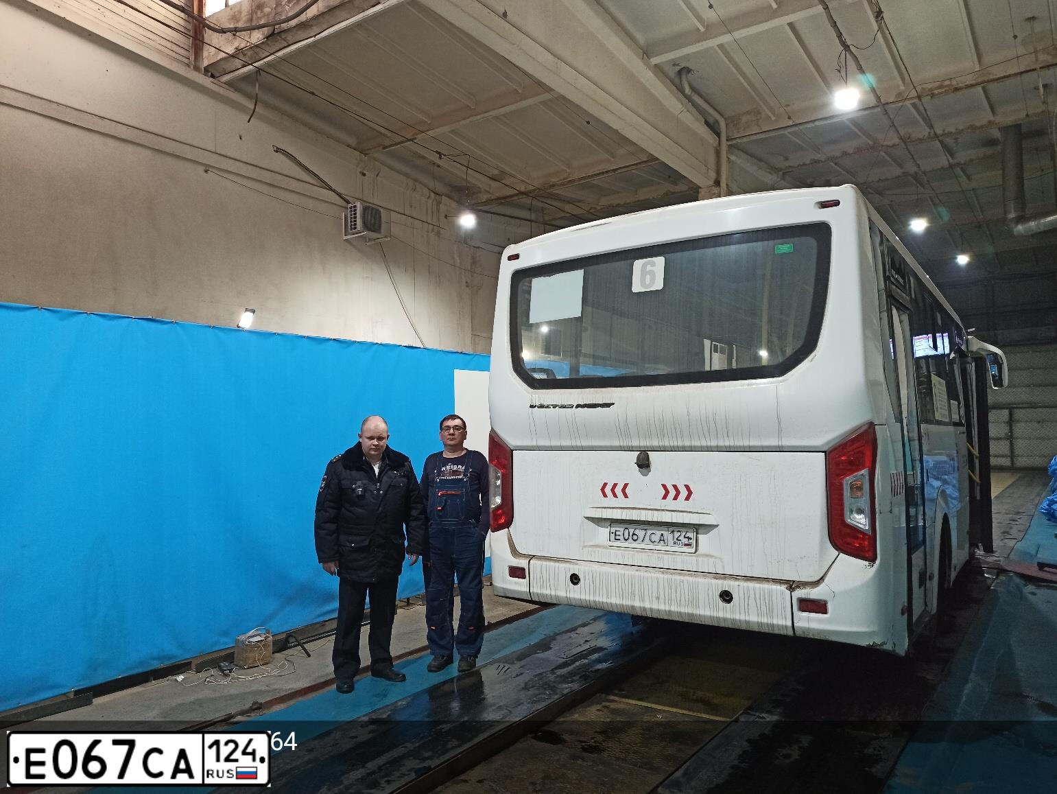 Фото автомобиля PAZ 3204, 2017 — госномер Е067СА124. Цвет: Белый