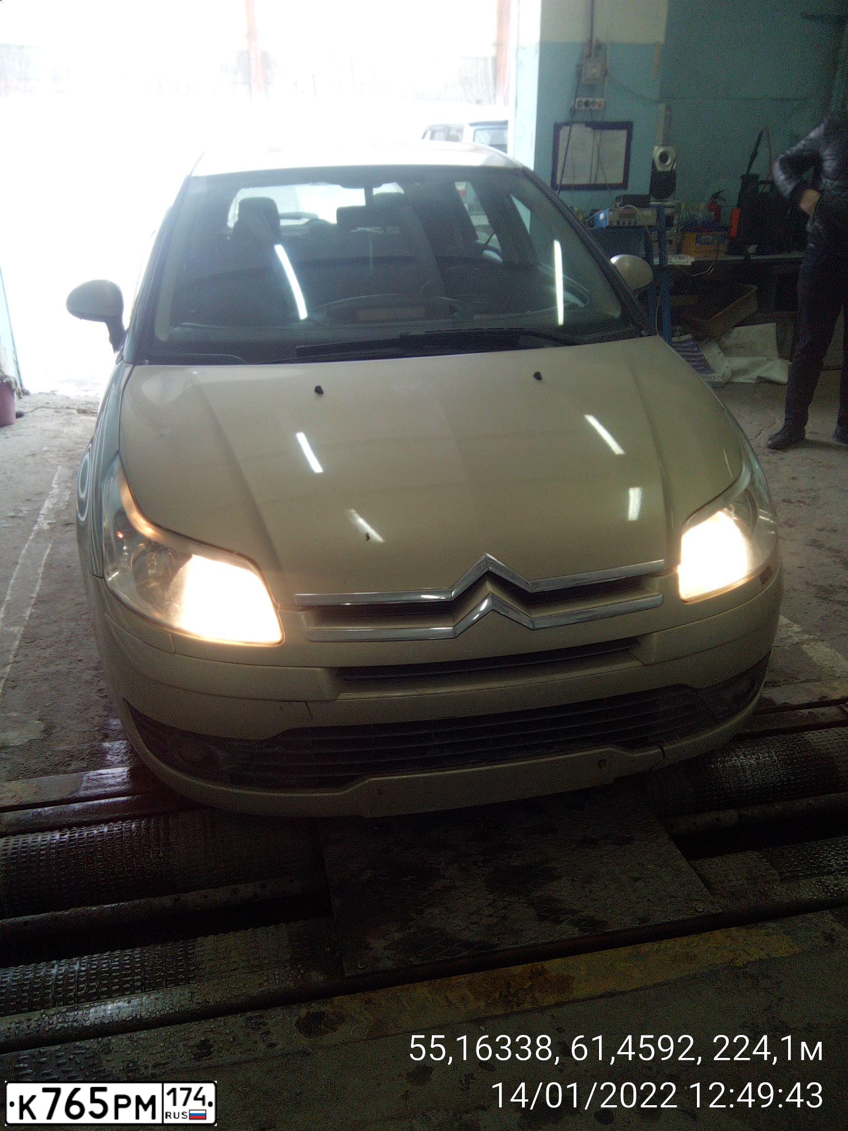 Фото автомобиля CITROEN C4, 2006 — госномер Е580ЕМ774