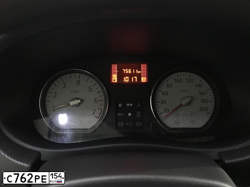 Фото автомобиля RENAULT SANDERO, 2014 — госномер У882ЕР71. Цвет: Белый