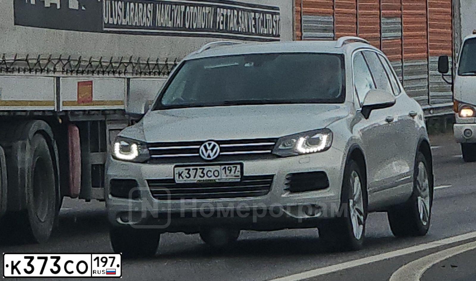 Фото автомобиля VOLKSWAGEN TOUAREG, 2012 — госномер К373СО197. Цвет: СЕРЕБРИСТО-ЖЕЛТЫЙ
