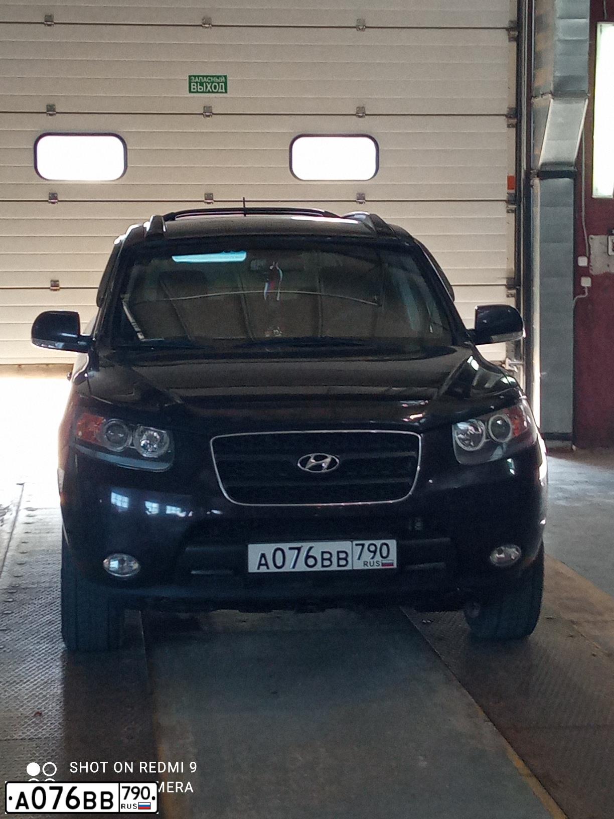 Фото автомобиля HYUNDAI I SANTA FE, 2009 — госномер А076ВВ790. Цвет: ТЕМНО-ВИШНЕВЫЙ