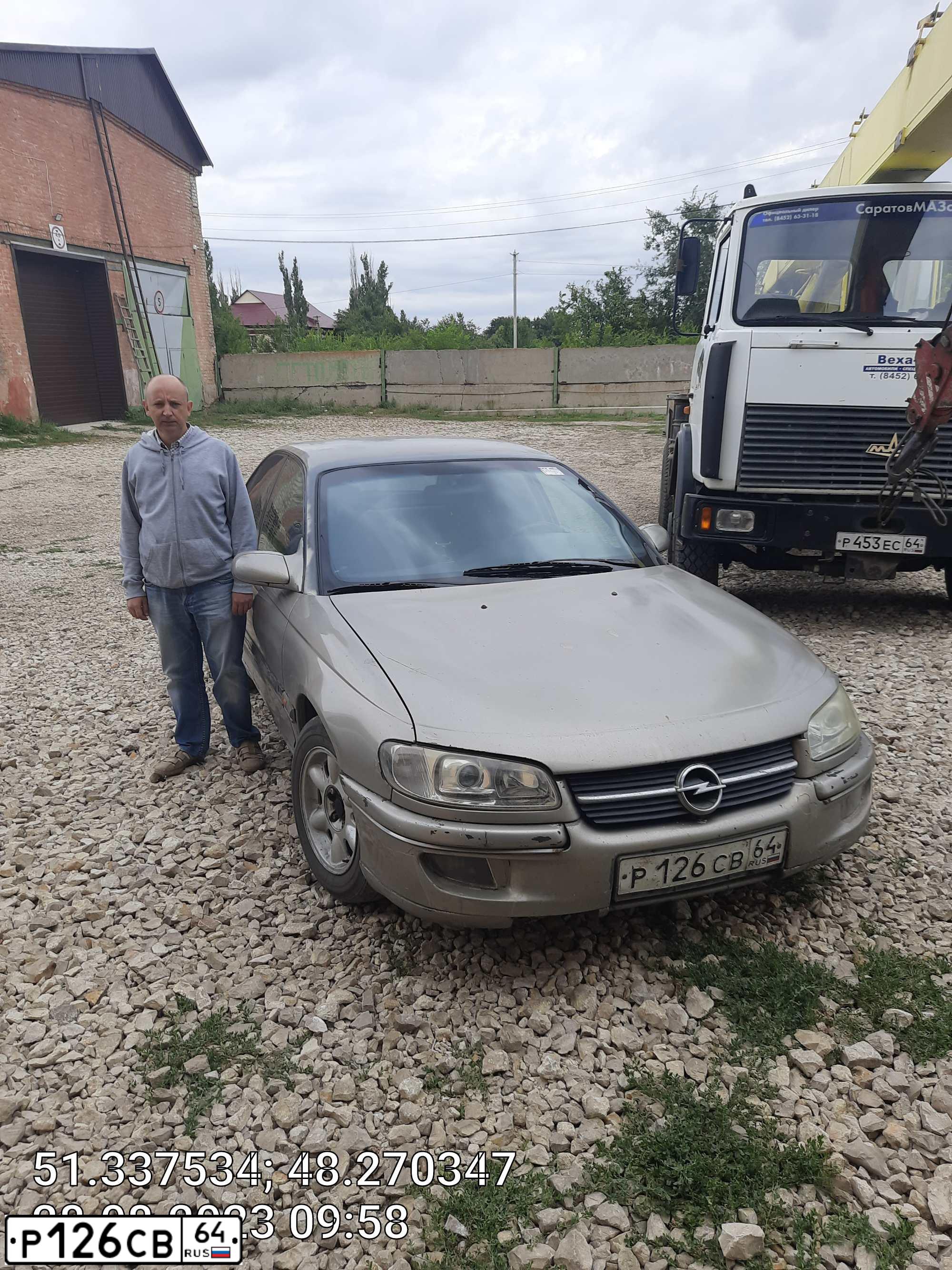 Фото автомобиля OPEL OMEGA, 1997 — госномер Е354НМ164. Цвет: СЕРЕБРИСТЫЙ