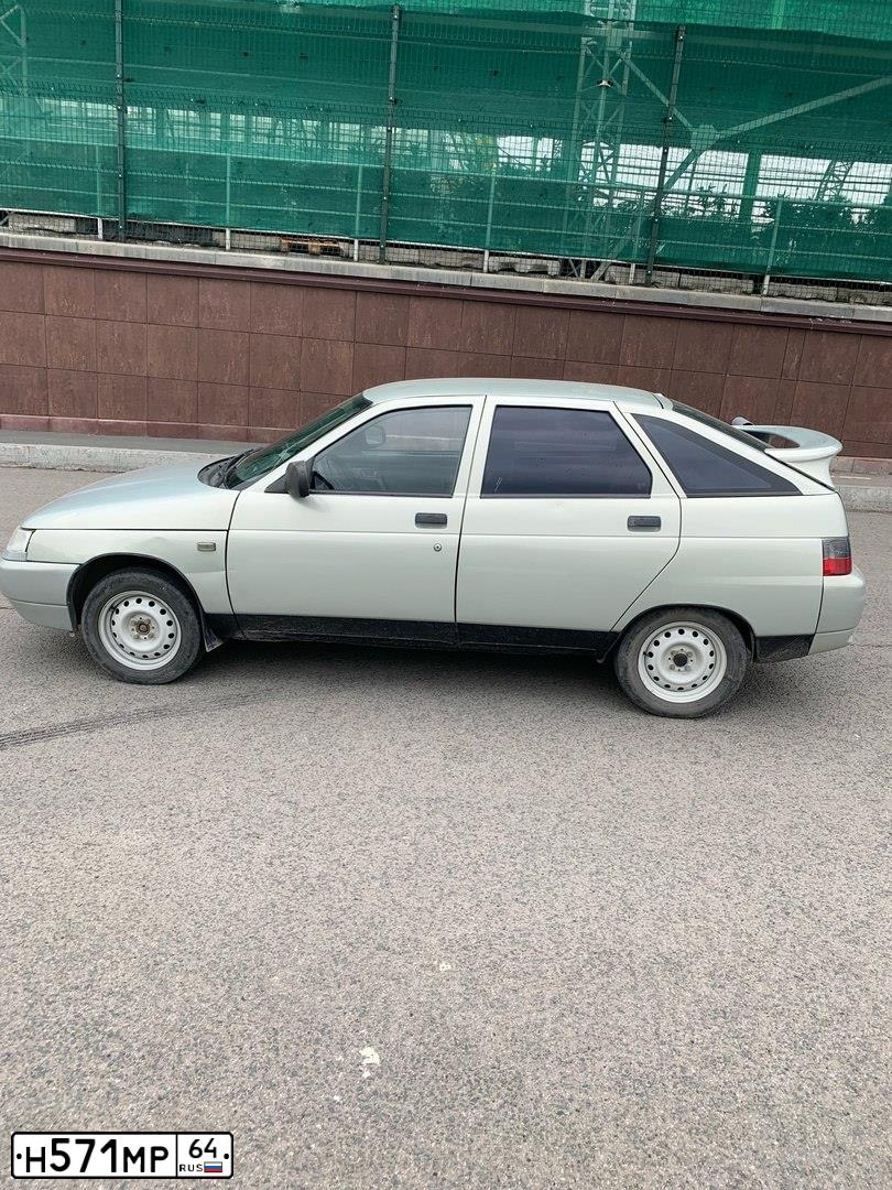 Фото автомобиля LADA 2112, 2003 — госномер М172РК164. Цвет: СЕРЕБРИСТ.ЖЕЛТО-ЗЕЛЕНЫЙ