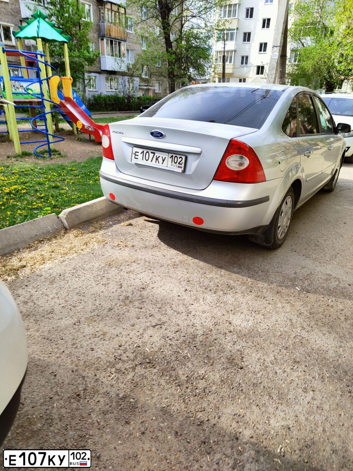 Фото автомобиля FORD FOCUS, 2007 — госномер Е107КУ102. Цвет: Серебристый