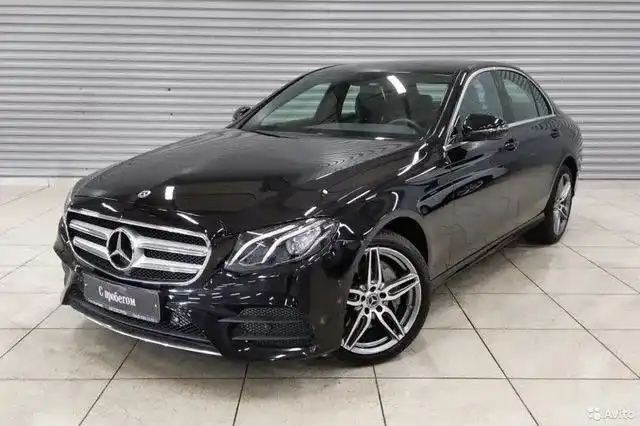 Фото автомобиля MERCEDES E-KLASSE, 2019 — госномер К555ВЕ126. Цвет: ЧЕРНЫЙ