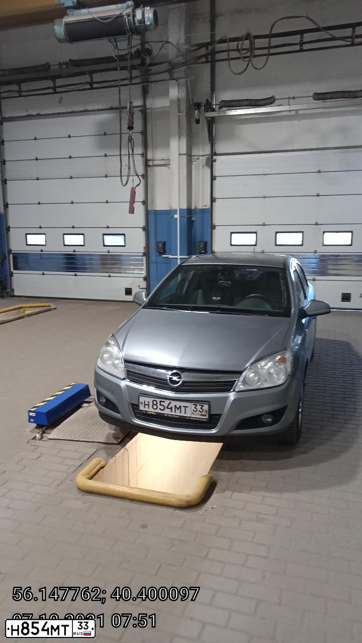 Фото автомобиля OPEL ASTRA, 2011 — госномер Н854МТ33. Цвет: СЕРЫЙ