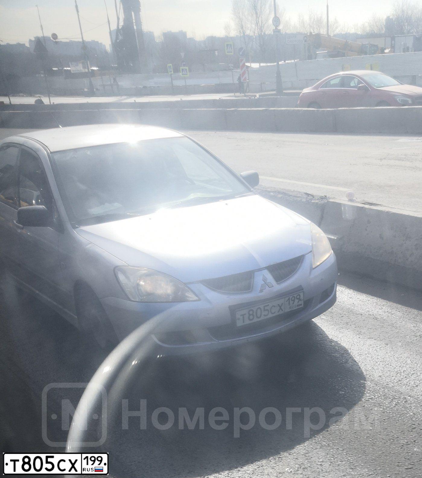 Фото автомобиля MITSUBISHI LANCER, 2003 — госномер Т805СХ199. Цвет: СЕРЫЙ МЕТАЛЛИК