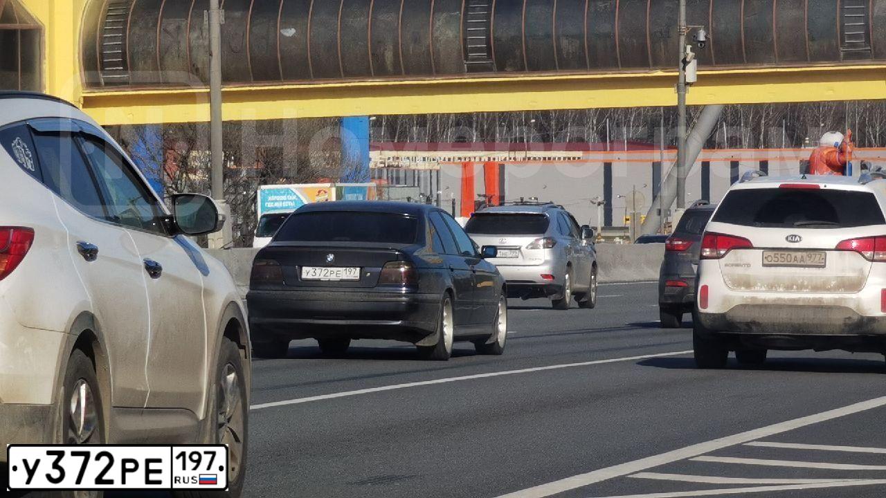 Фото автомобиля BMW SERIE 5, 1999 — госномер О738ХЕ29. Цвет: СИНИЙ ТЕМНЫЙ