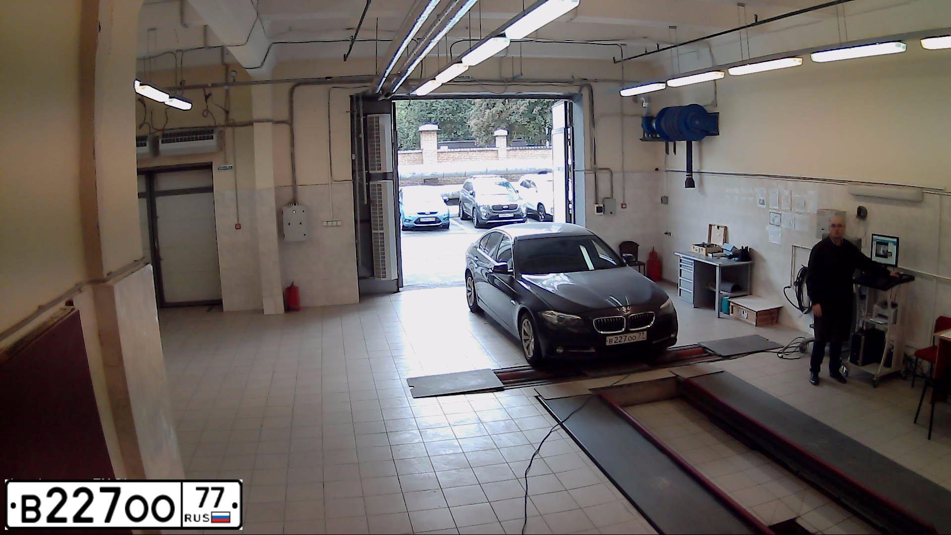 Фото автомобиля BMW SERIE 5, 2010 — госномер Н001ХР32. Цвет: ЧЕРНЫЙ