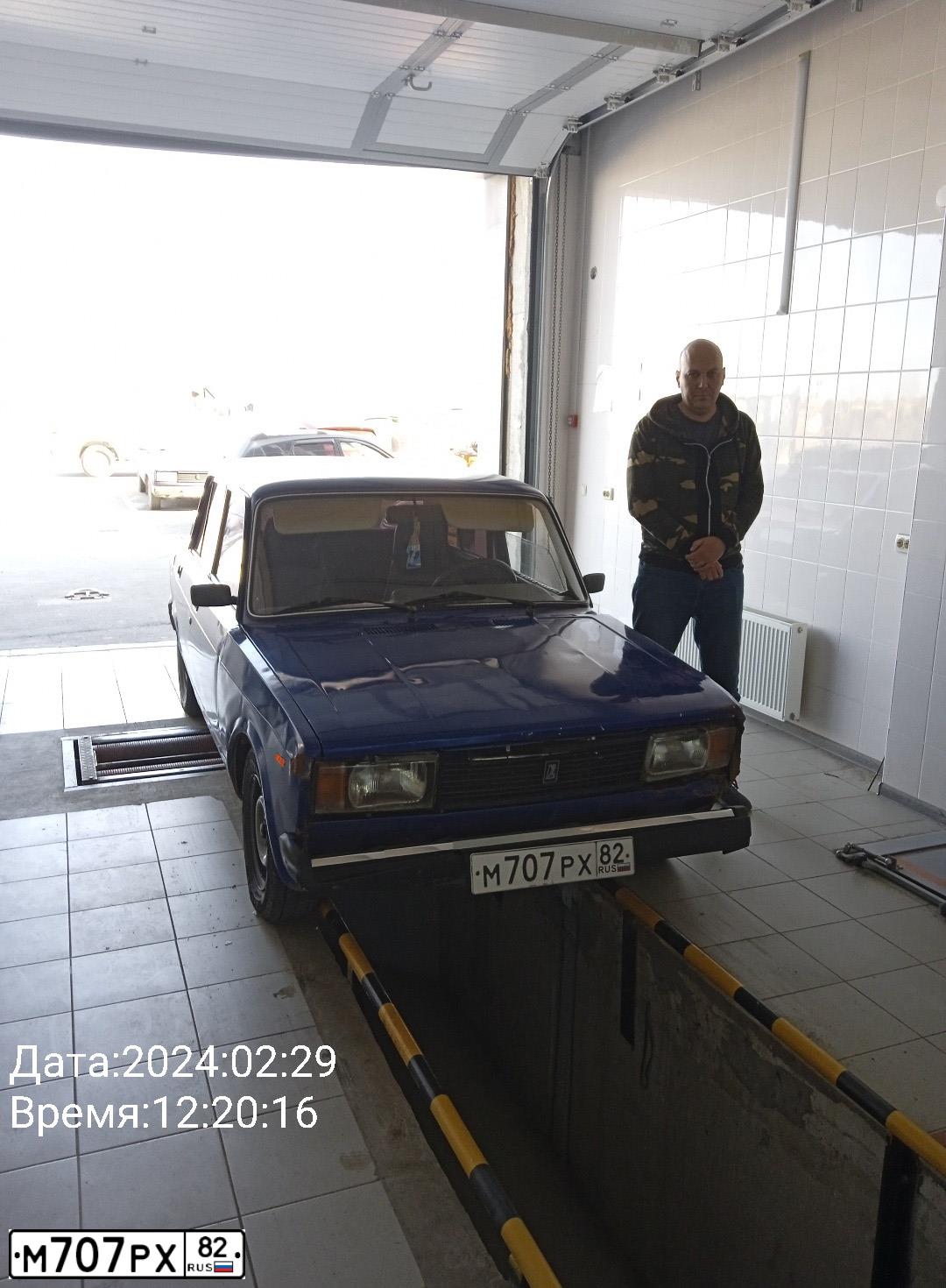 Фото автомобиля LADA 2105 LADA, 2010 — госномер В255КХ126. Цвет: синий
